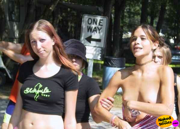 Drunk teen highschool chick gives her teen titties some fresh air