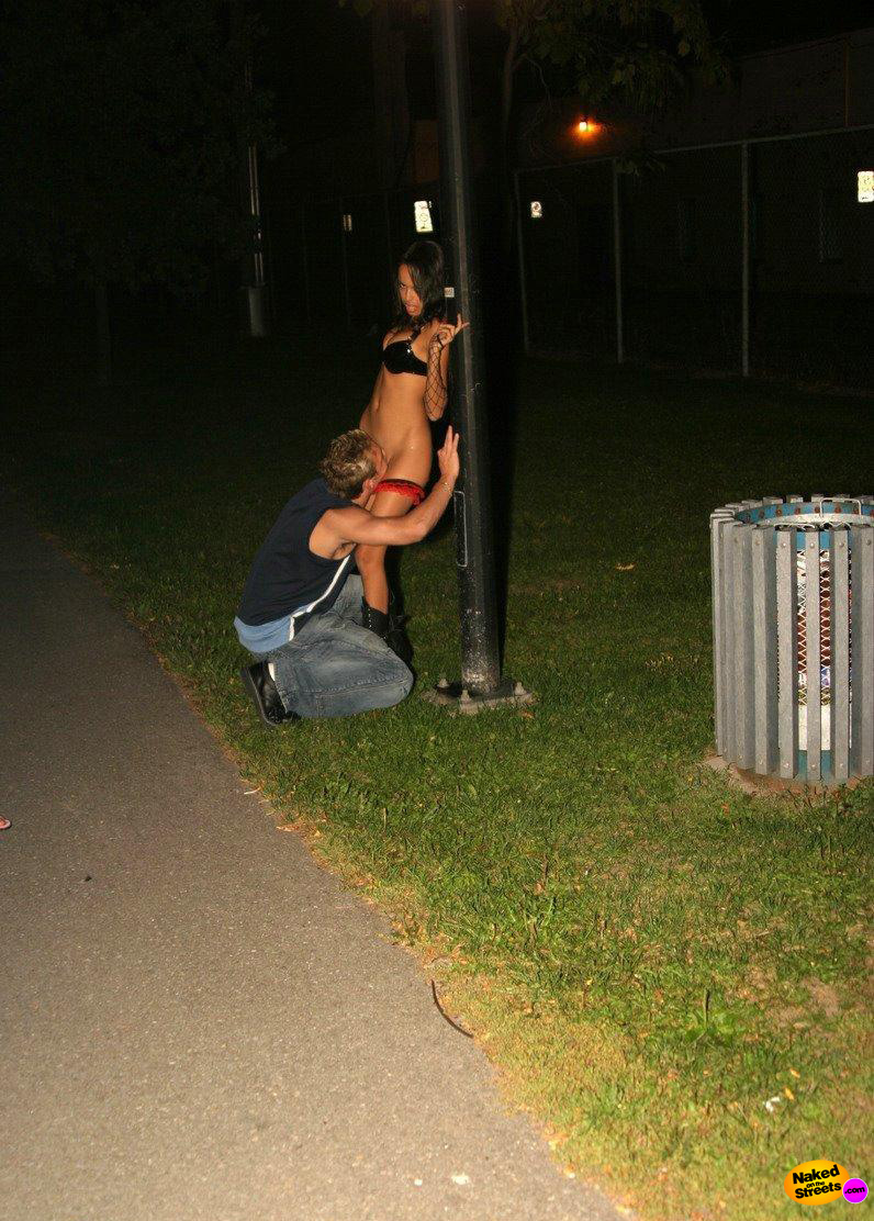 Hot Kinky Slut Gets Her Pussy Eaten In The Park At Night