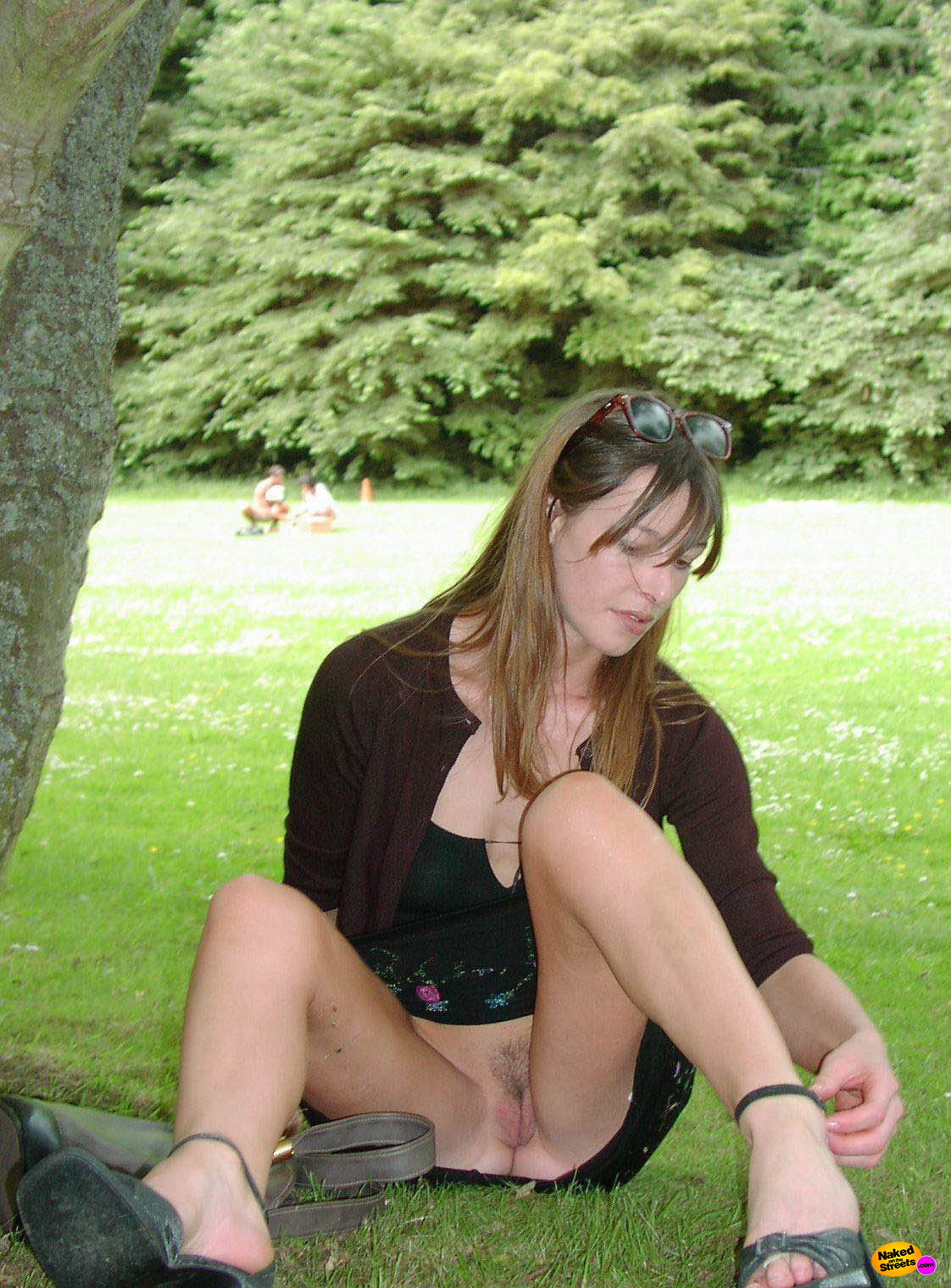 College girl exposes her pussy in the park