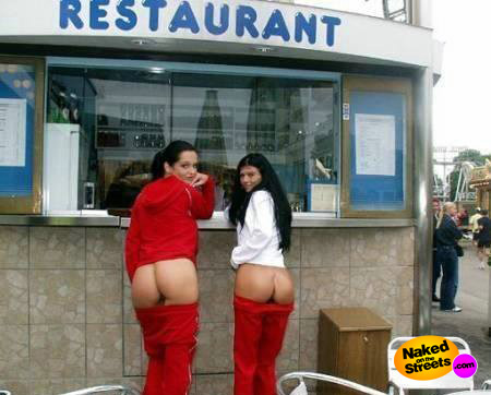 2 Hot girls show off their asses in public