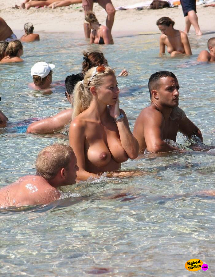 Big boobed blonde spotted at public beach