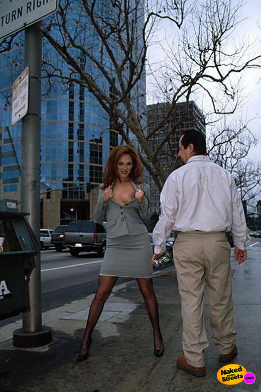 Dollfaced hottie shows her tittie in the street