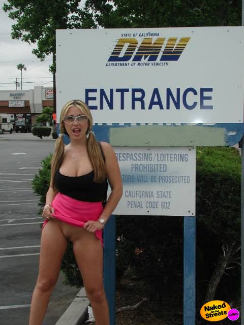 Asian slut shows off her snatch in the parking lot