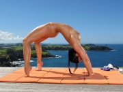 Naked yoga (Galleries)