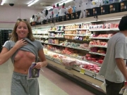 Naked grocerie Shopping (Galleries)