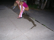 Young girls pissing (Galleries)