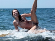 Hot girls in the surf (Galleries)