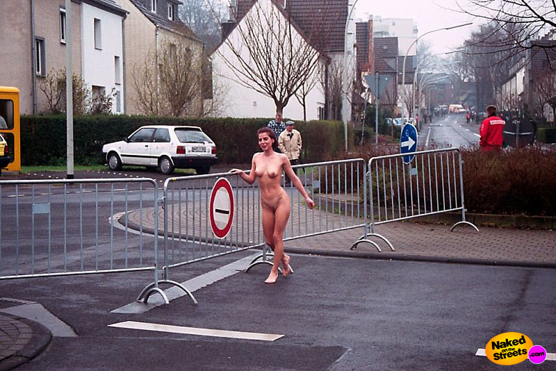 Naughty chick posing fully nude next to her favorite traffic sign
