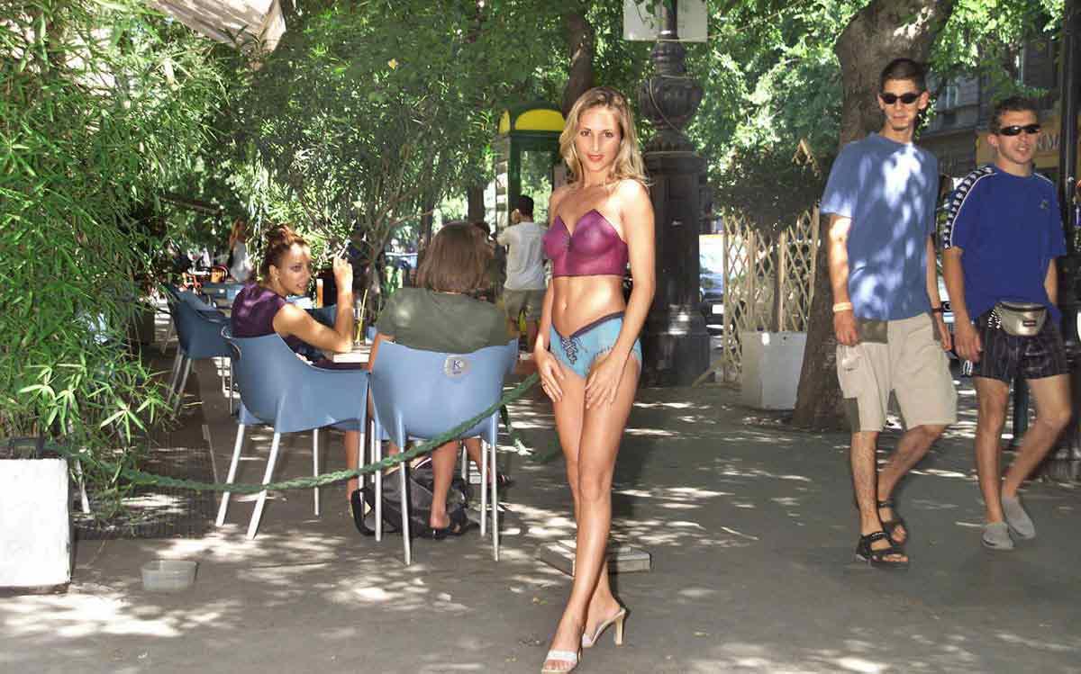 Another hot bodypainted nude slut flashing on the streets 