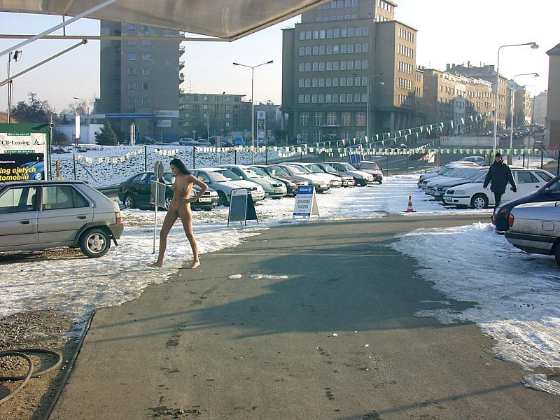 Sexy German girl posing fully nude on a snowy car park