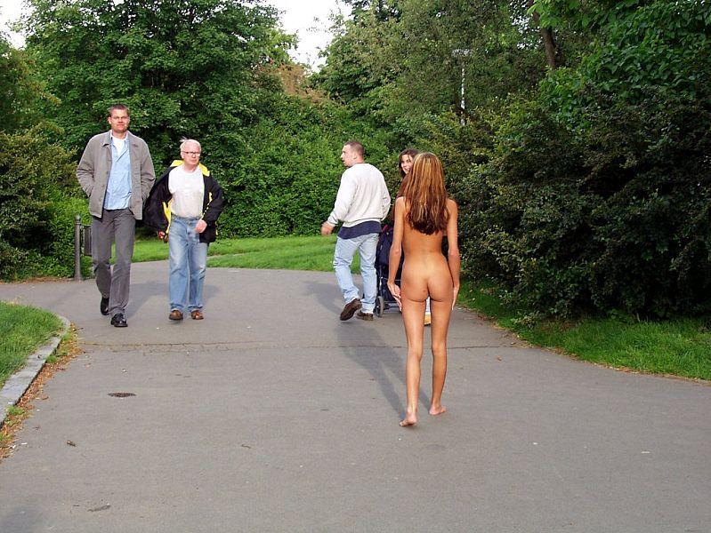 Super sexy teen with very toned body flashing in the park 