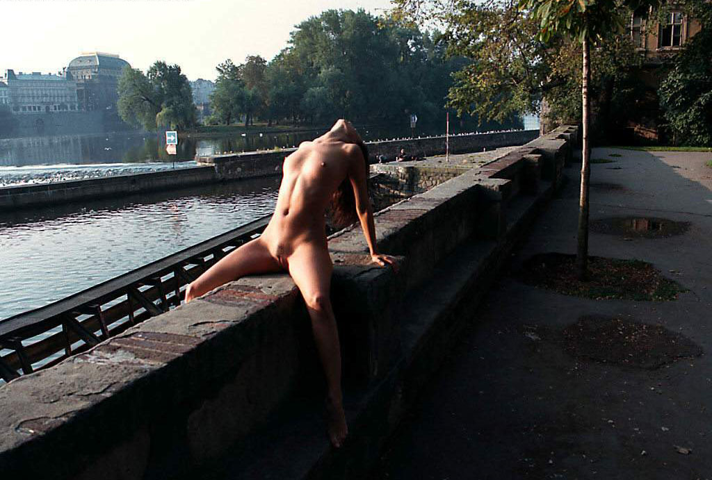 Very slutty toned girl shows off her body in the park