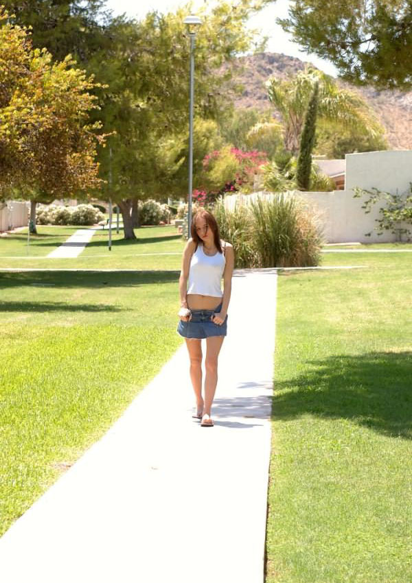 Very hot young amateur flashing everything on the sidewalk