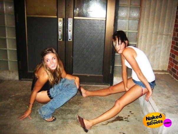 Outdoor pissing girls