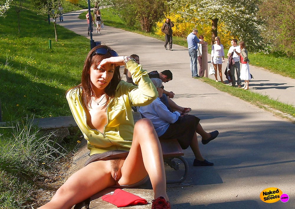 Flashing pussy in public park