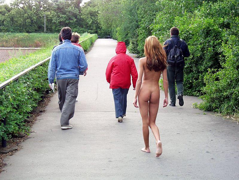 Super sexy teen with very toned body flashing in the park 