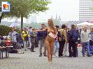 Very sexy girl feeding the birds in a crowded park, I'd let her feed me any day! (Pictures)